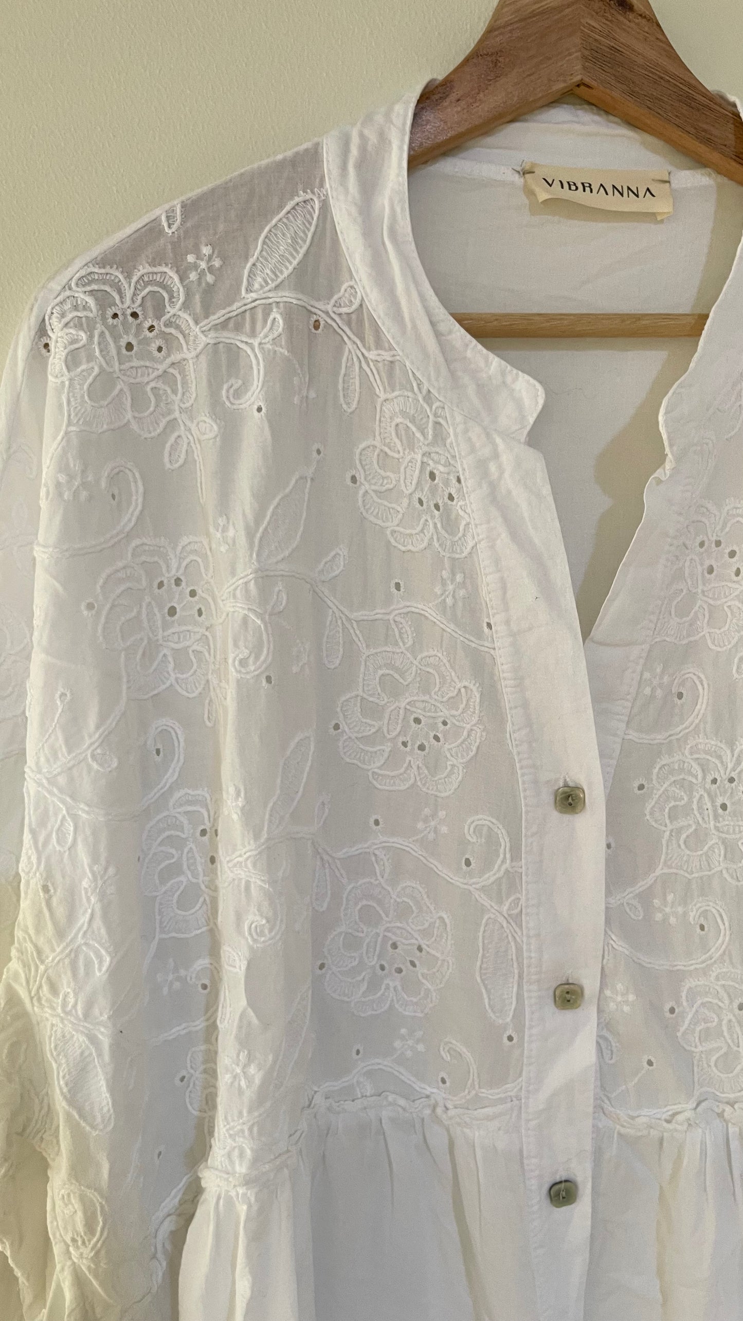 ROMANCE | Embroidered shirt