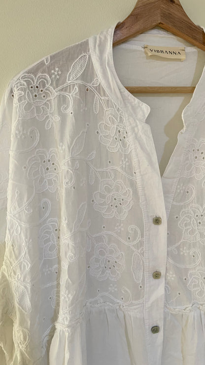 ROMANCE | Embroidered shirt