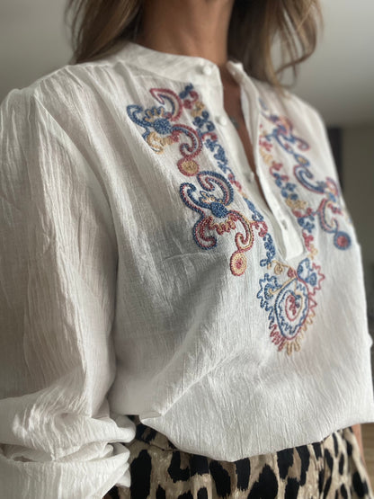 JOANNE| Shirt with colorful embroidery