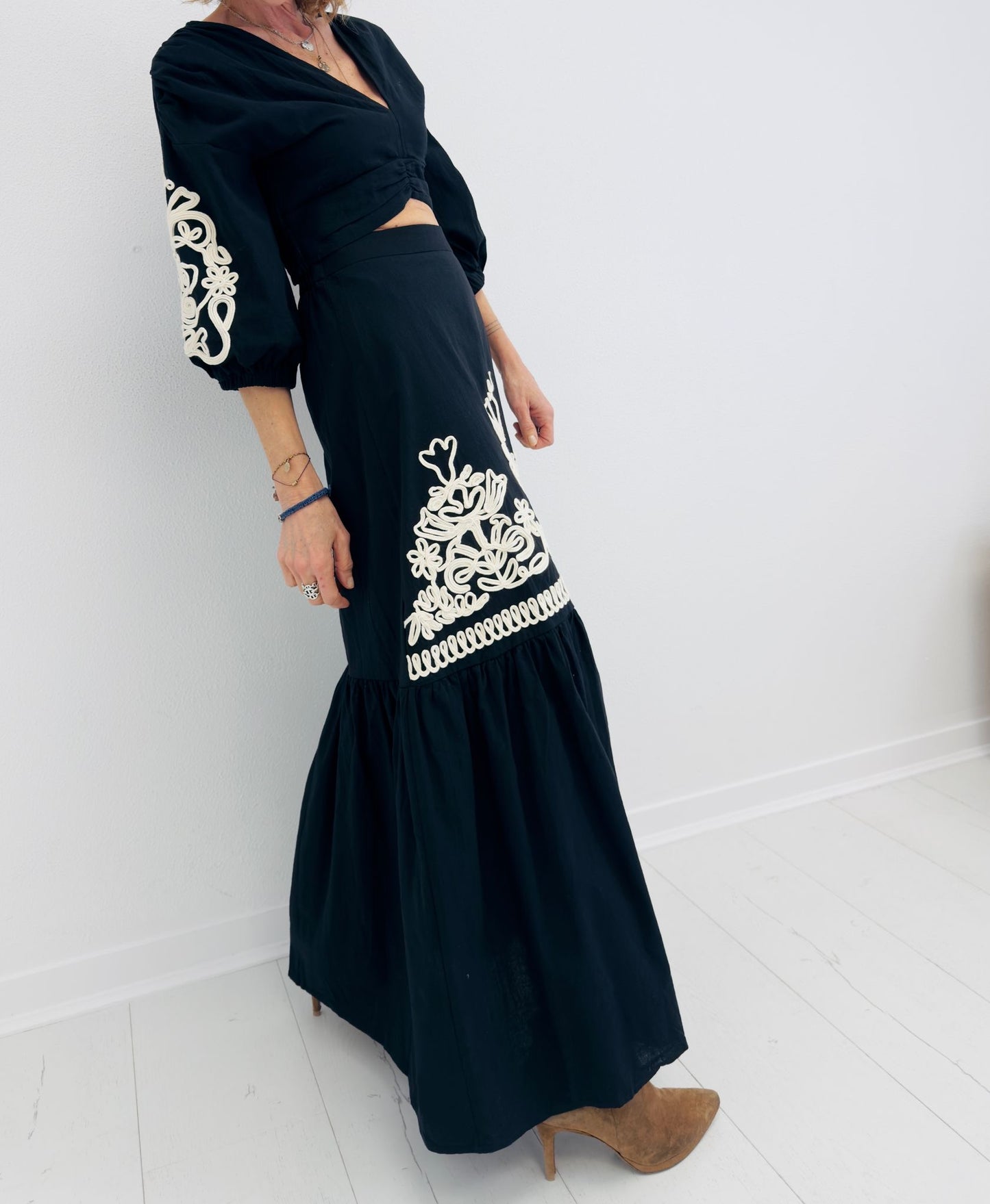 FREYA | Conjunto saia maxi e top com bordados