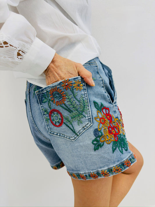 BOHO GARDEN | Calções jeans com flores e missangas bordadas