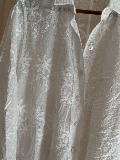 BLANCHE | Camisa branca com flores bordadas