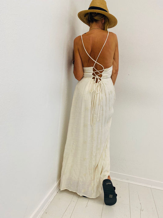 FIJI | Vestido texturizado com costas abertas