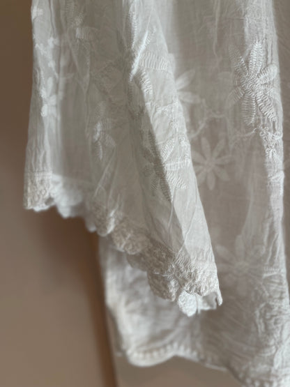 BLANCHE | Camisa branca com flores bordadas