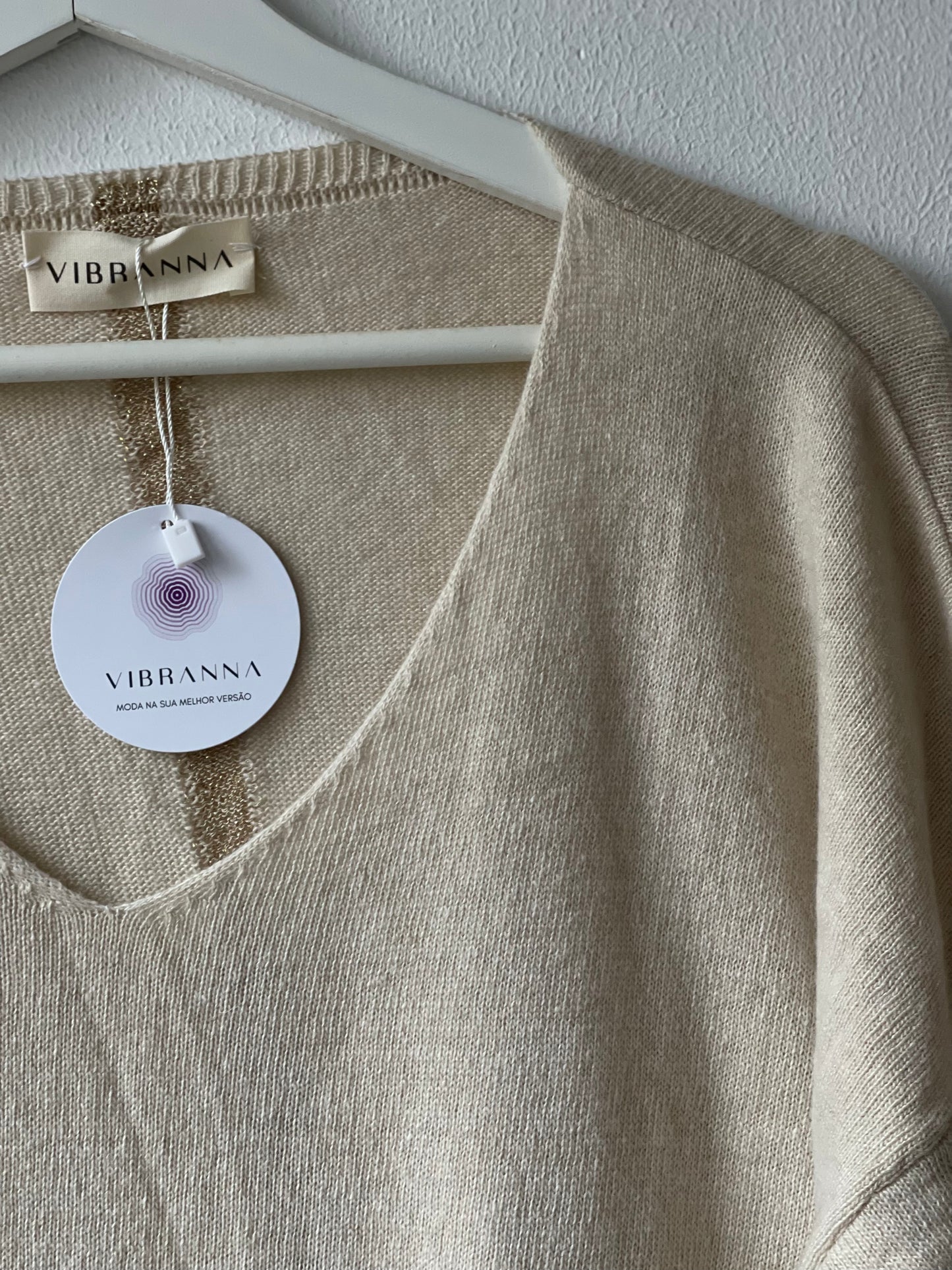 OLIVIA | V-neck knit with lurex stripe on the back