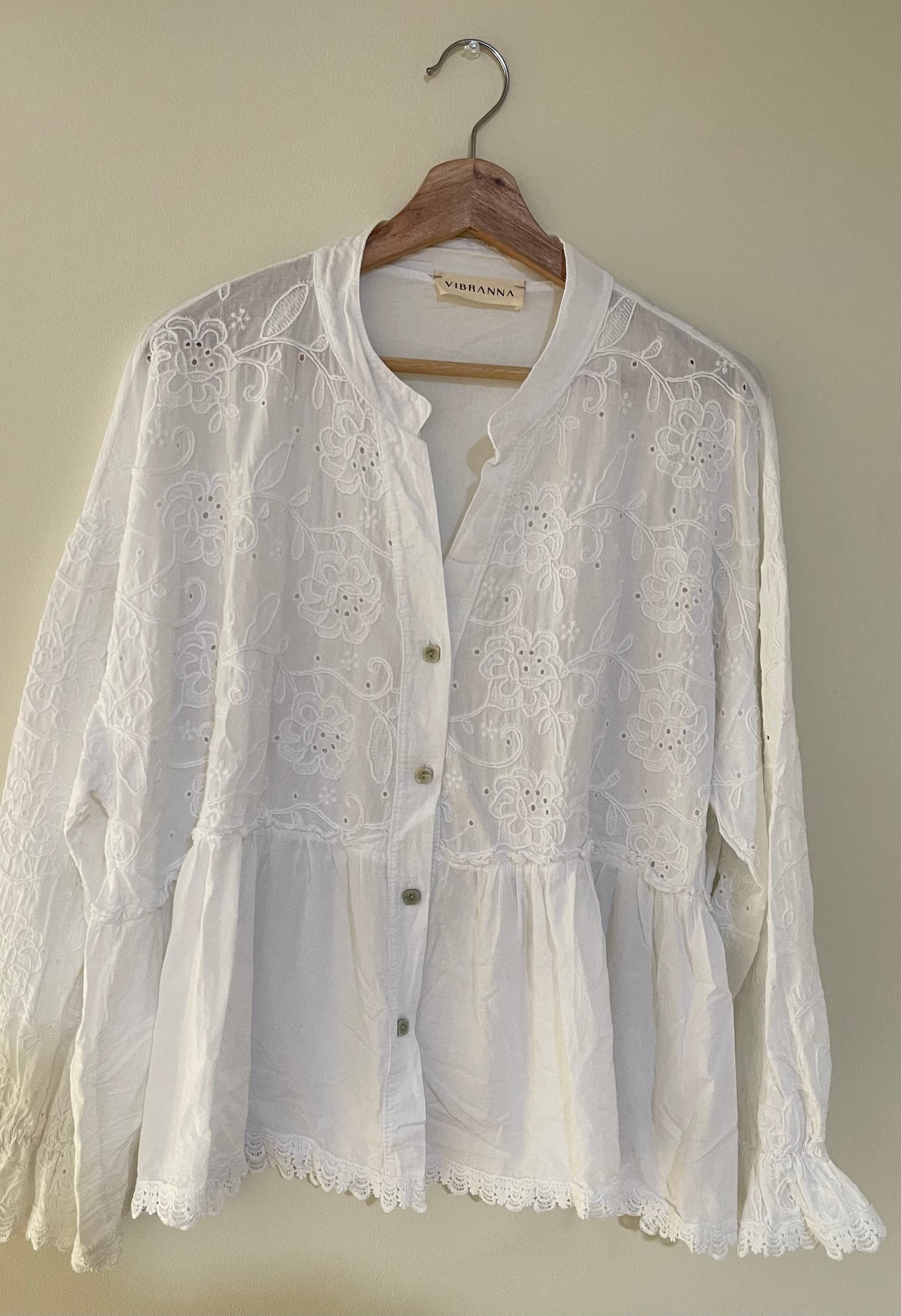 ROMANCE | Embroidered shirt