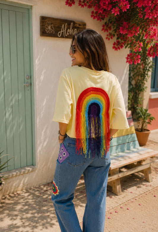 RAINBOW VIBES | T-shirt com arco-íris em croché