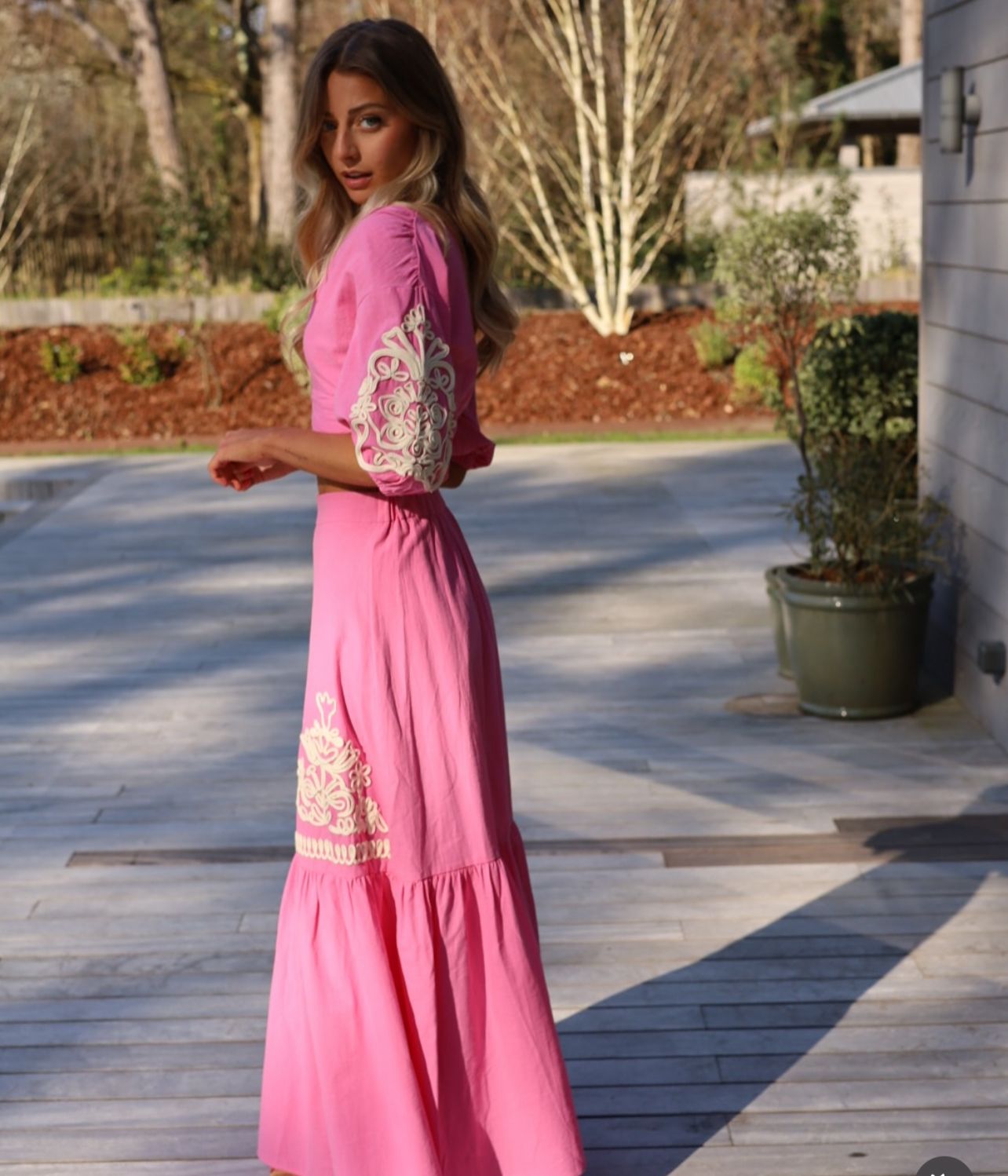FREYA | Conjunto saia maxi e top com bordados