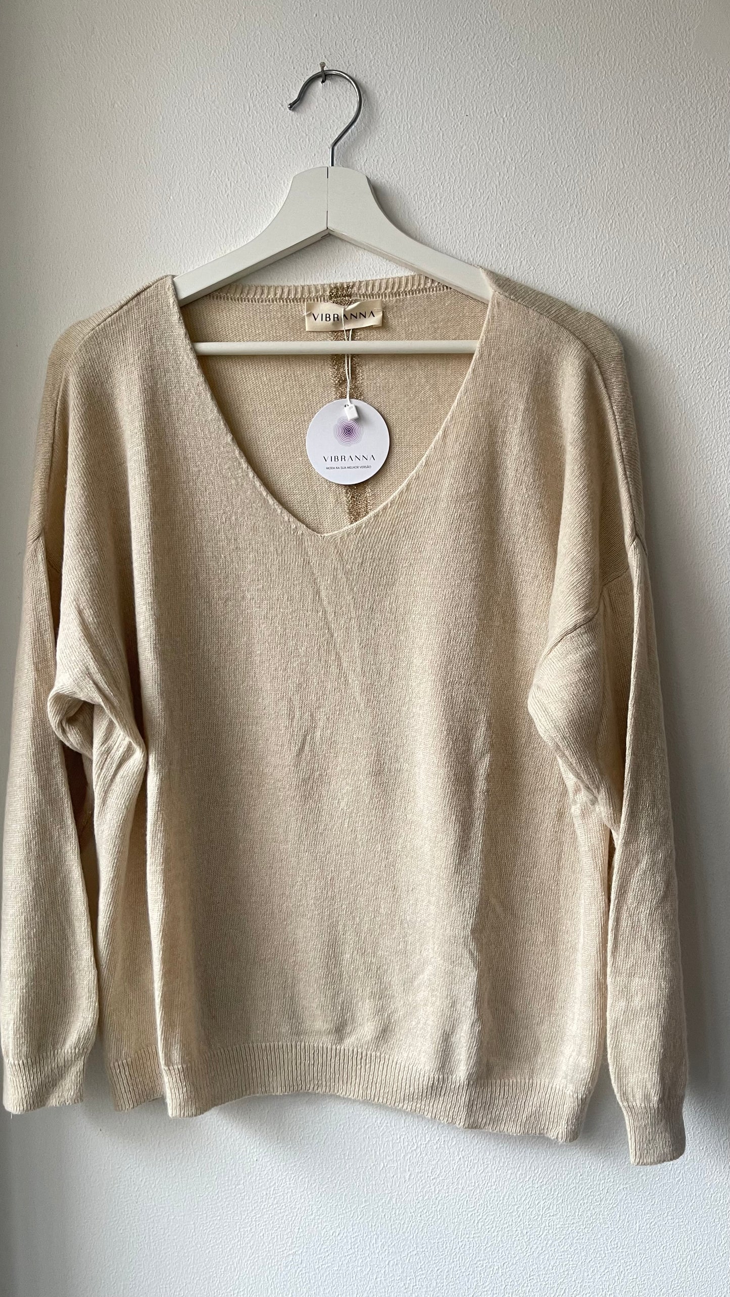 OLIVIA | V-neck knit with lurex stripe on the back