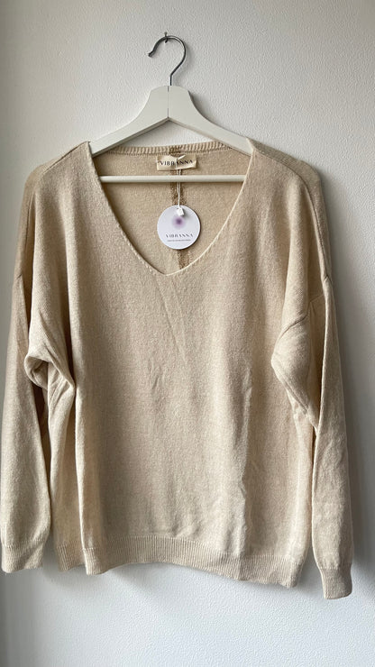 OLIVIA | V-neck knit with lurex stripe on the back