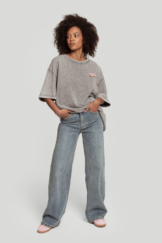 SUNSHINE HOLIDAY | T-shirt oversized com estampado colorido
