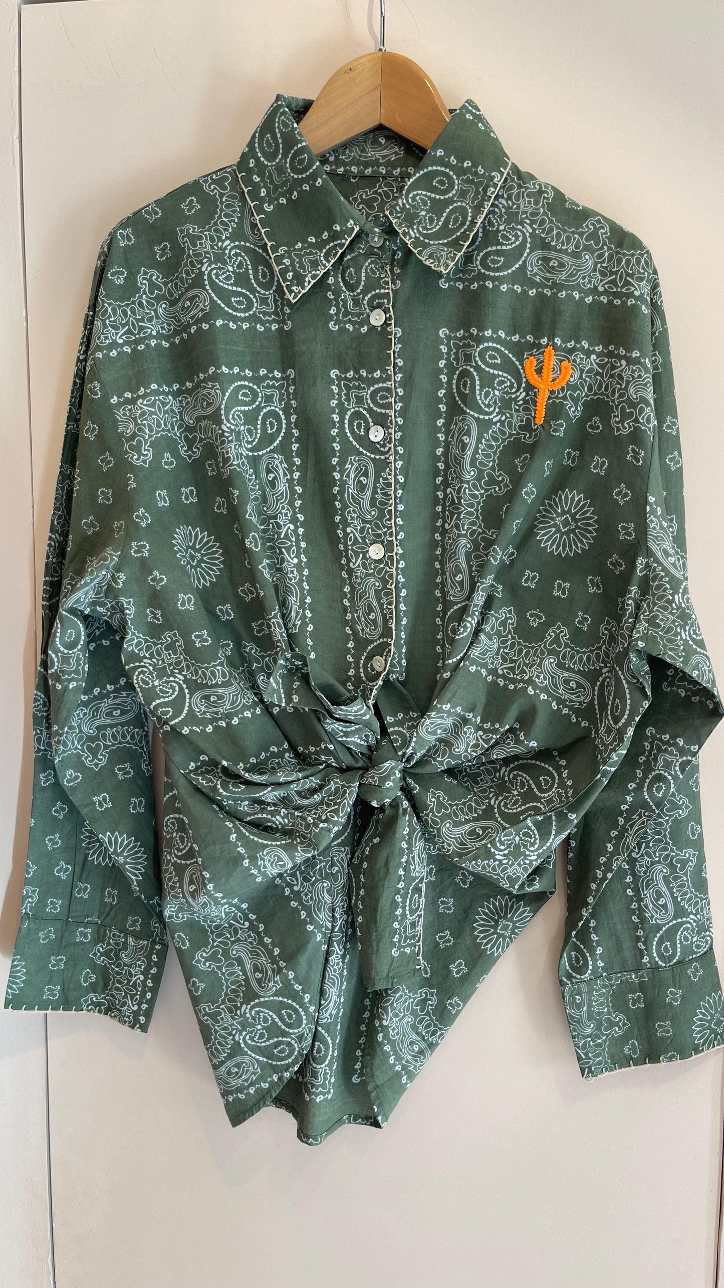 PLANET | Camisa estampada com bordados