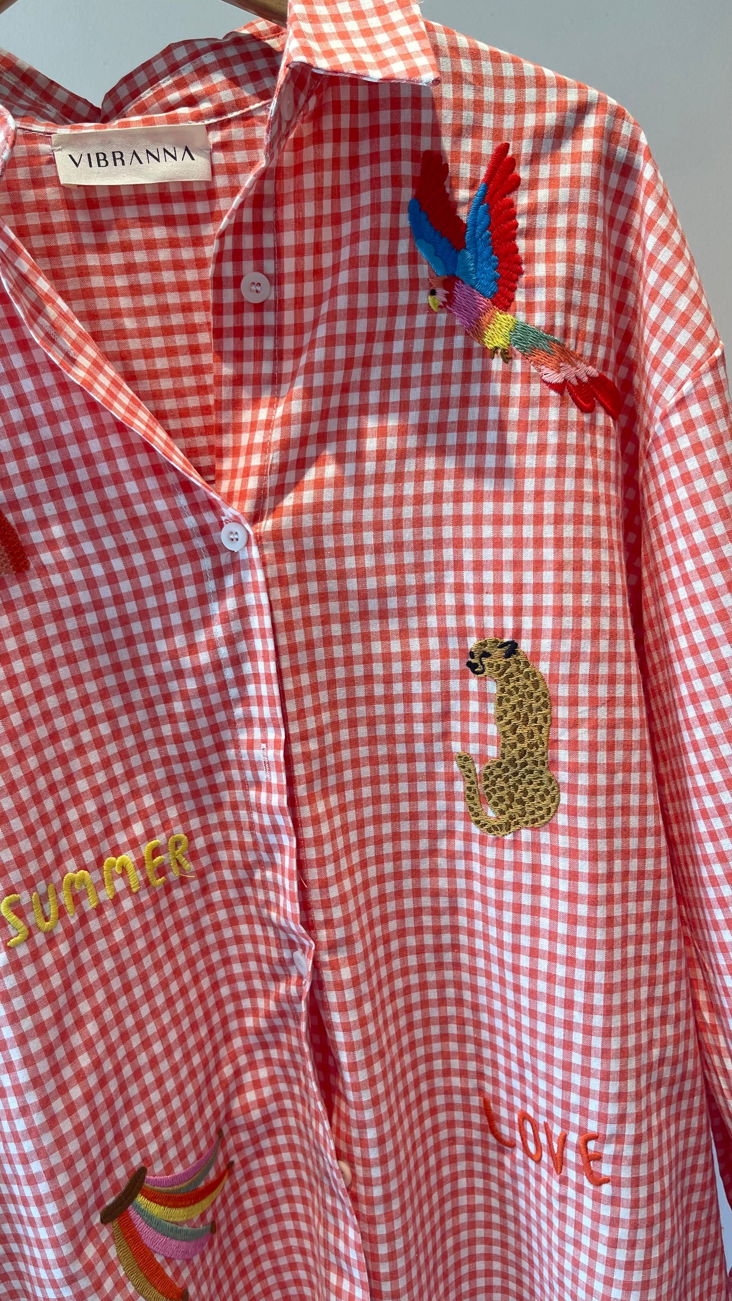 PARROT | Camisa quadrados com desenhos bordados