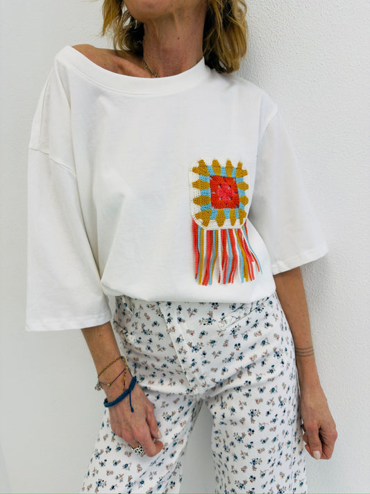 BOSSA NOVA | T-shirt com croché patch