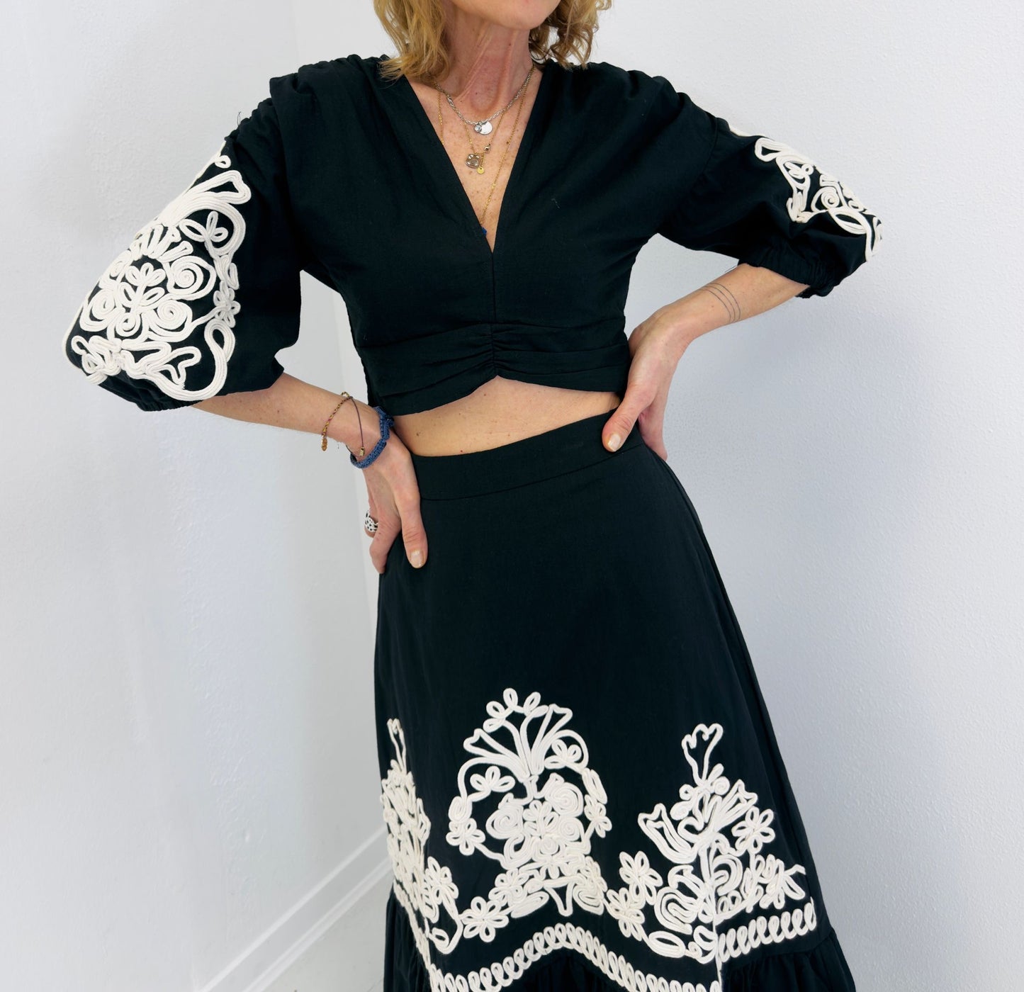 FREYA | Conjunto saia maxi e top com bordados