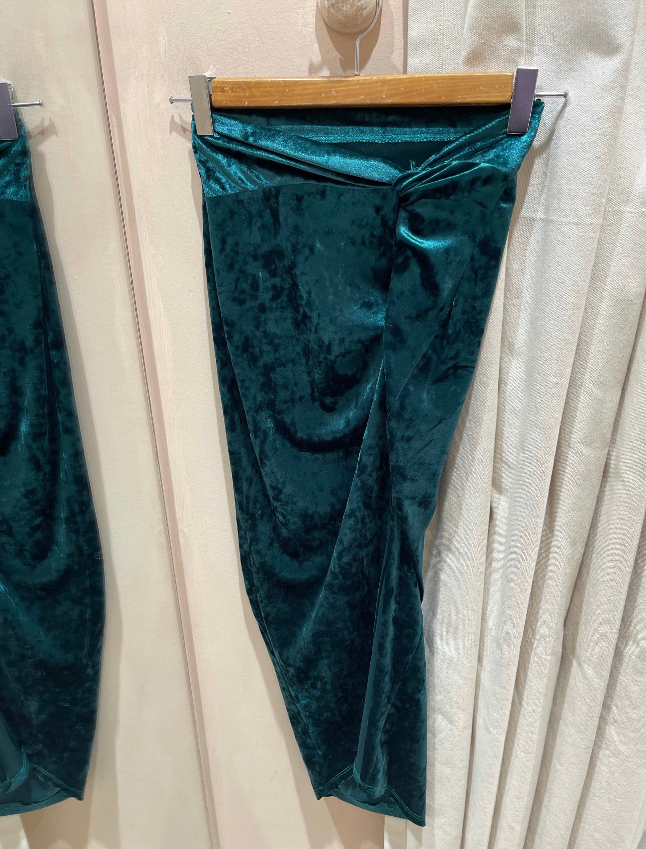 PARTY | Velvet skirt with slit