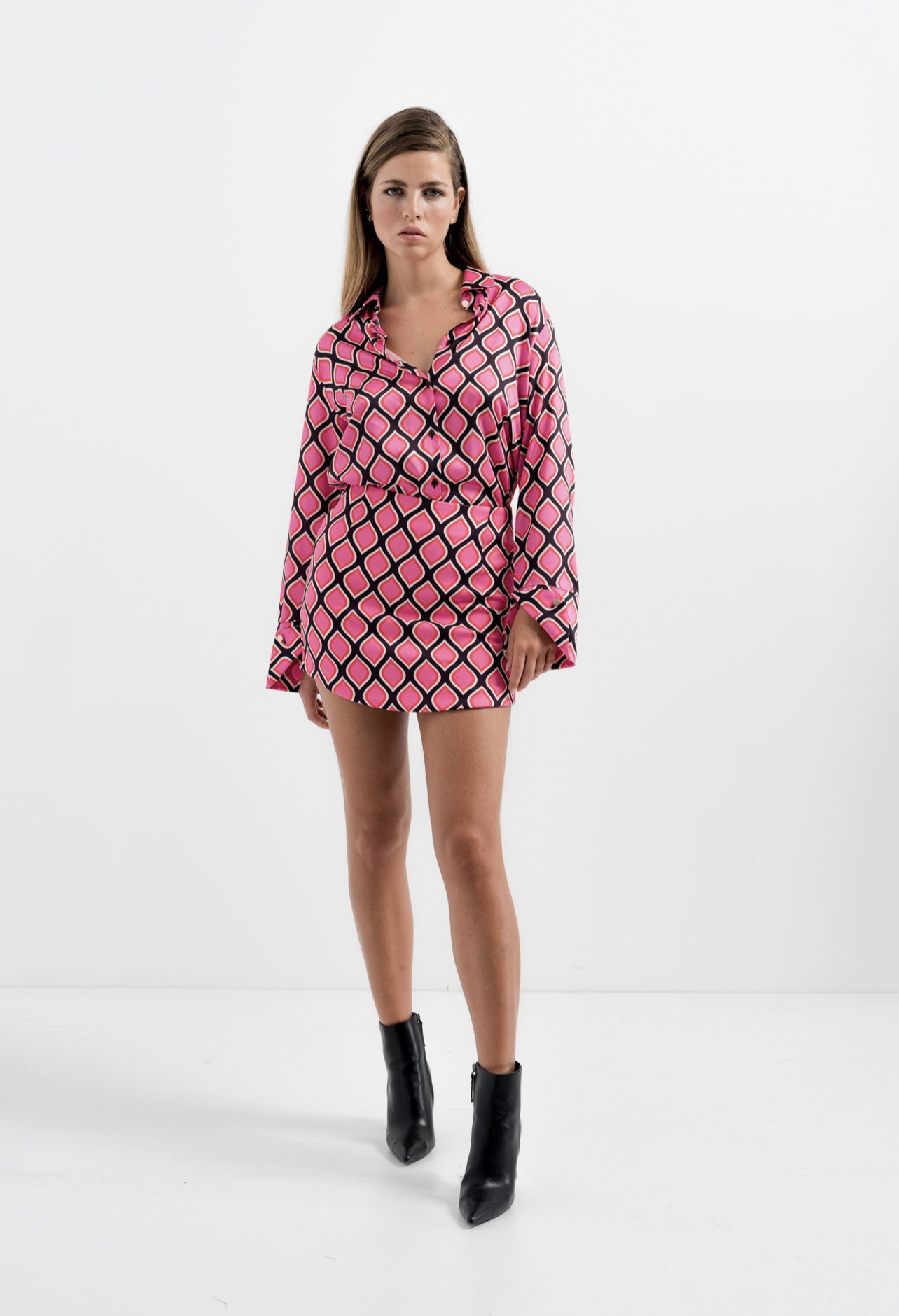 GLOSSY | Geometric mini skirt