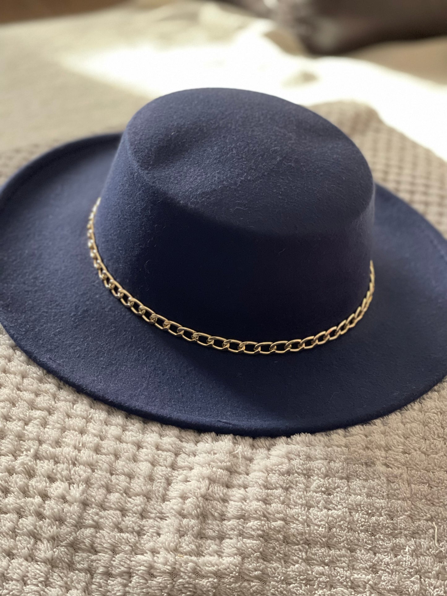 CADENA 2 | Sombrero con cadena