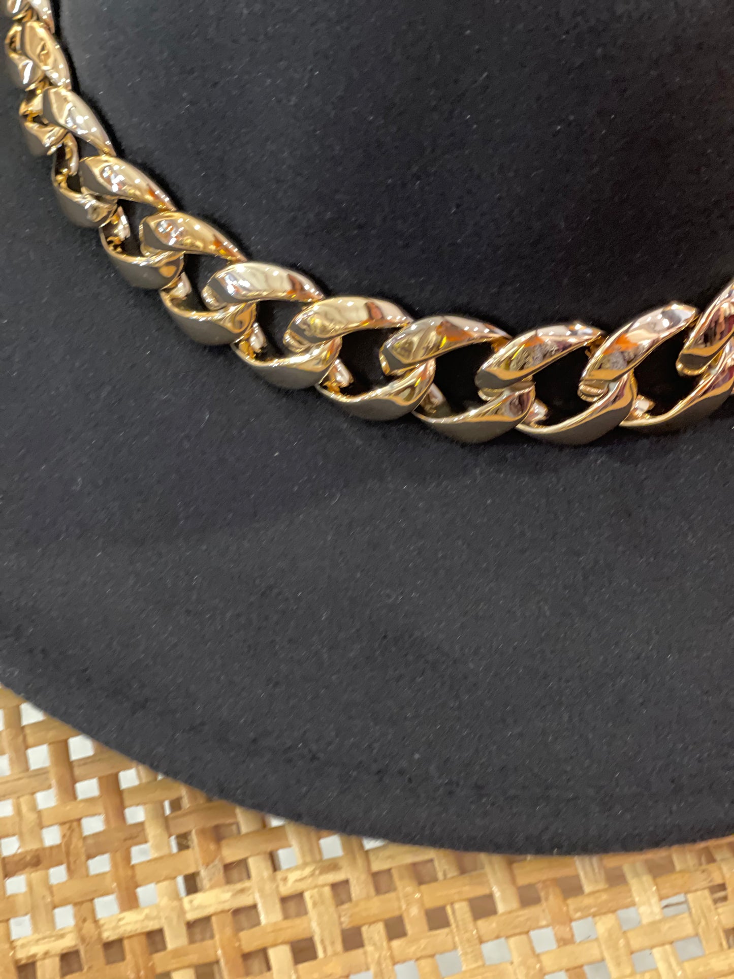 CHAIN | Chapéu corrente