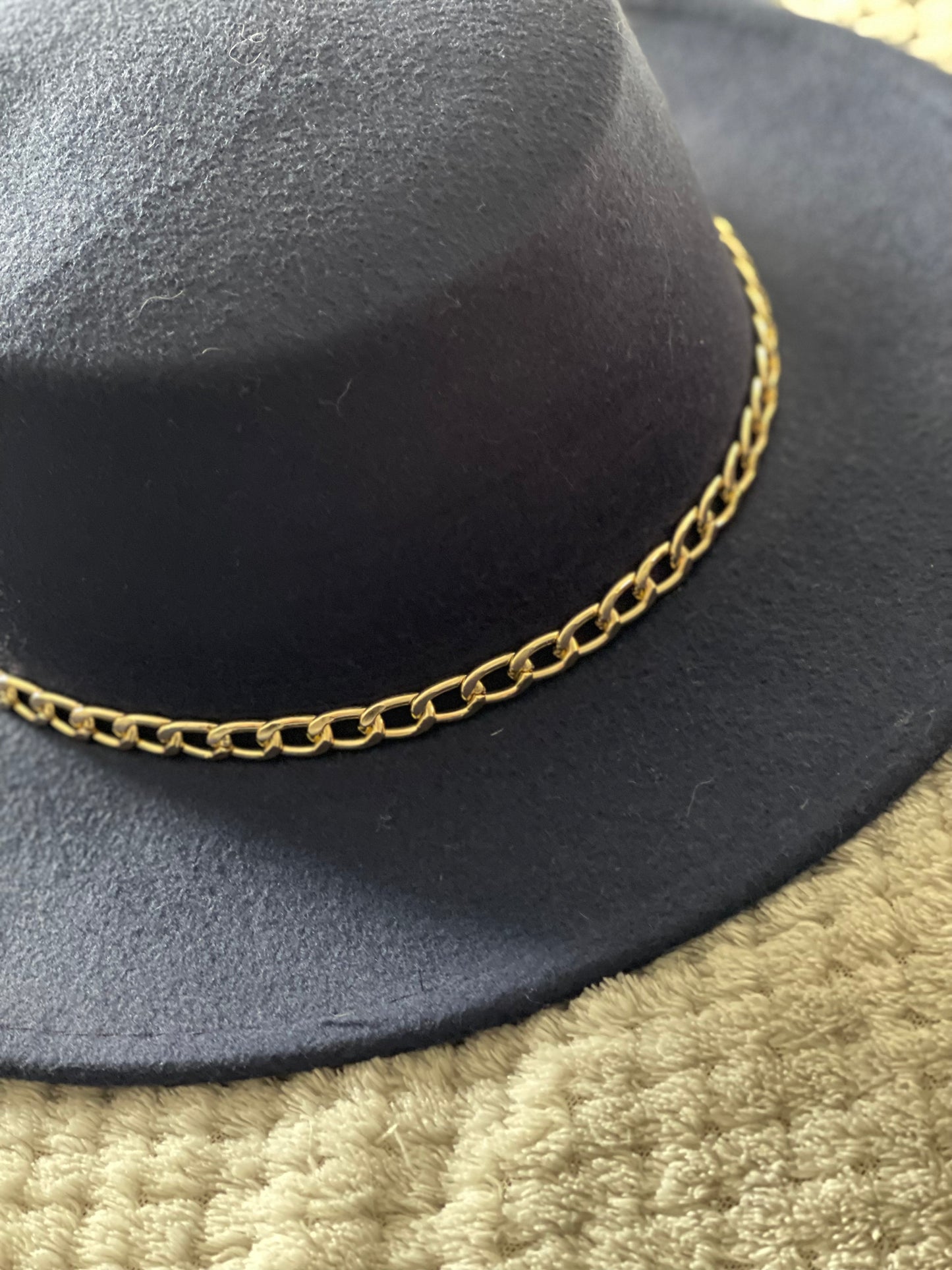 CADENA 2 | Sombrero con cadena